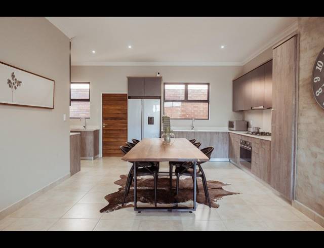 3 BEDROOM SECTIONAL TITLE FOR SALE IN SIX FOUNTAINS RESIDENTIAL ESTATE